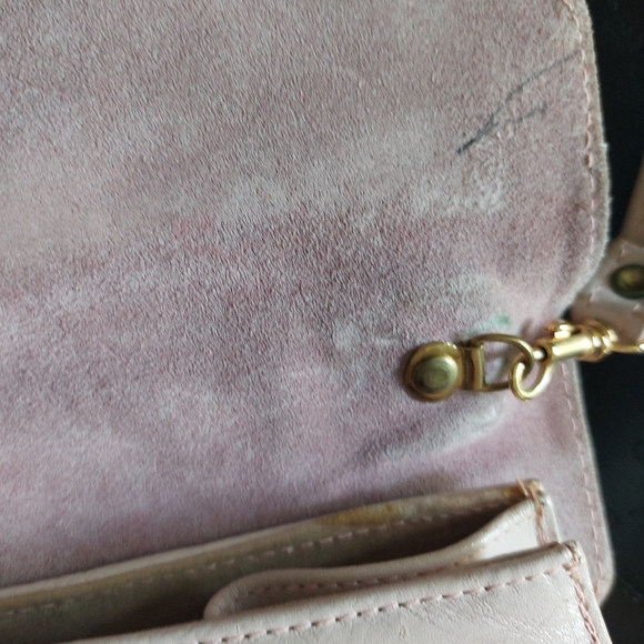Vintage blush baby pink leather top handle crossbody bag with gold hardware - Picture 4 of 13